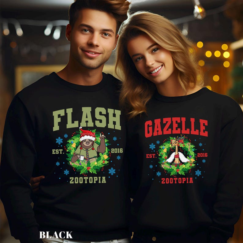 Op de afbeelding: Zwarte sweatshirts met feestelijke ontwerpen. E&eacute;n heeft het woord "FLASH" boven een luiaard met een kerstmuts, de andere heeft "GAZELLE" boven een gazelle. Beide hebben "ZOOTOPIA" en "2016" erop gedrukt.