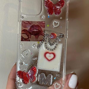 Letra de amor roja personalizable, funda 3D, funda rosa, funda bonita, funda de mariposa, teléfono, funda personalizada, funda para iPhone, regalo para una amiga, regalos para el Día de la Madre