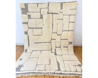 Handmade White Wool Moroccan Rug: Tufted Berber Beni Ourain Rug