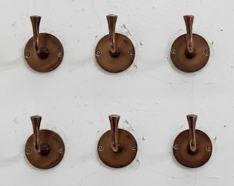 Gancho de pared antiguo de cobre vintage: perchero de latón macizo resistente para toallas y abrigos.
