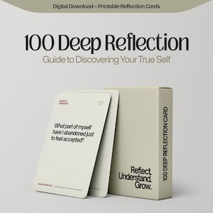 Puede incluir: Un juego de 100 tarjetas de Reflexión Profunda, una guía para descubrir tu verdadero yo. Las tarjetas son blancas con texto negro, y la caja es de color beige claro. El texto en la caja dice "100 DEEP REFLECTION CARD".