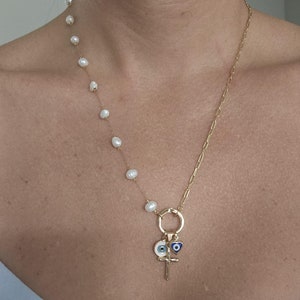 Crea tu propio dije personalizado Collar de oro con perlas de agua dulce Collar de oro en capas Collar de perlas con letras Collar de oro apilado personalizado