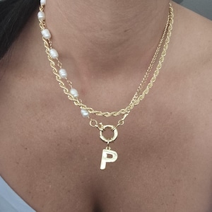 Collar de oro con dos perlas de agua dulce, collar en capas relleno de oro, collar de perlas con letras, collar apilado personalizado, collar con inicial, regalo