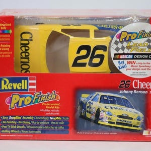 1998 Revell Pro Finish #26 Cheerios Johnny Benson Snaptite Model Kit Car Taurus
