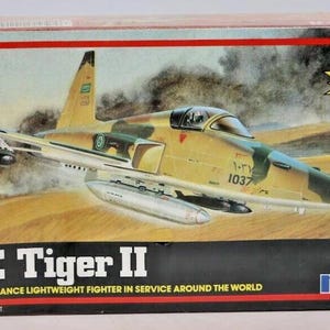 MPC Airplane Model Kit F5E Tiger II High Performance Diorama Display 1/72 1-4209