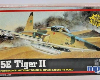 SR-75 Penetrator, Plastic War Plane Model, 1/72 Scale Made by
