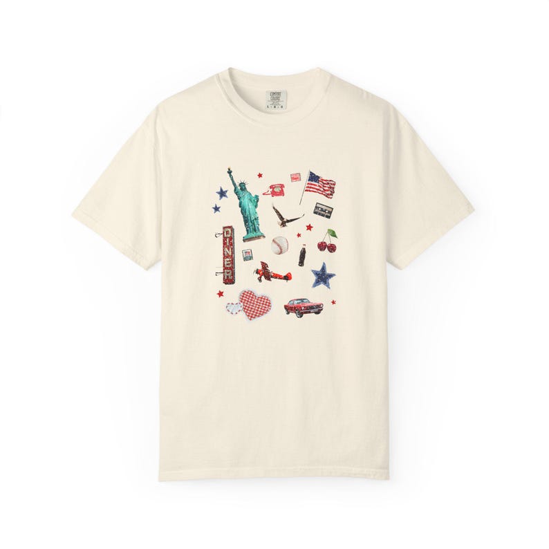 Camiseta Colagem Cores Confortáveis para o 4 de Julho, Camiseta Estilo Scrapbook para o 4 de Julho, Camiseta Gráfica EUA, Camiseta Patriótica Retrô, Roupa para Dia no Lago, Anos 2000 imagem 6