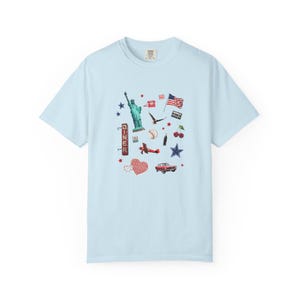 Camiseta Colagem Cores Confortáveis para o 4 de Julho, Camiseta Estilo Scrapbook para o 4 de Julho, Camiseta Gráfica EUA, Camiseta Patriótica Retrô, Roupa para Dia no Lago, Anos 2000 imagem 7