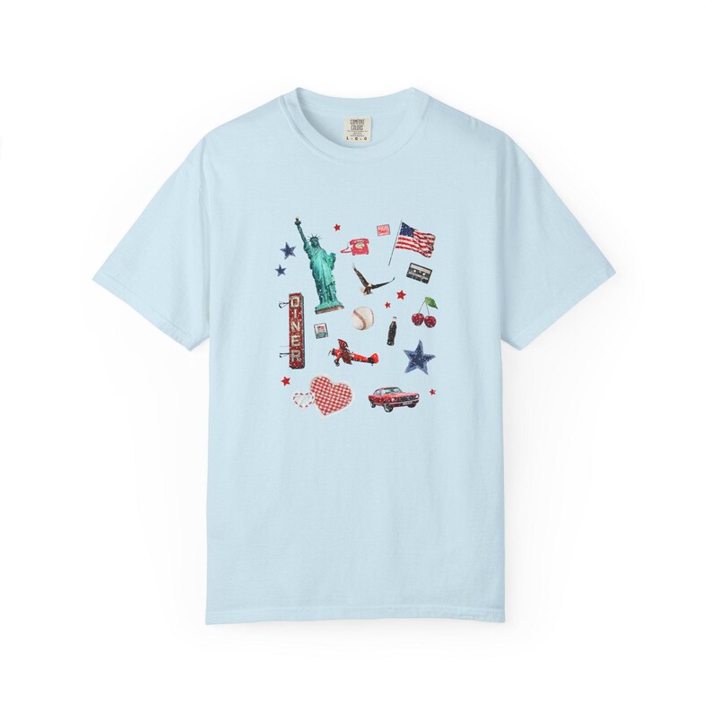 Camiseta Colagem Cores Confortáveis para o 4 de Julho, Camiseta Estilo Scrapbook para o 4 de Julho, Camiseta Gráfica EUA, Camiseta Patriótica Retrô, Roupa para Dia no Lago, Anos 2000 imagem 7