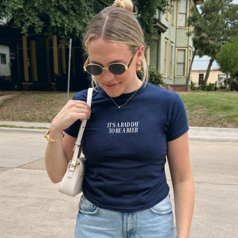 Bad Day to Be a Beer Baby Tee Fourth of July Shirt Trendy Summer Graphic Tee USA Party Shirt Lake Day Crop Top Country Concert Tee