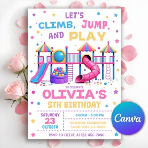 以下が含まれることがあります： カラフルな誕生日の招待状。遊び場のグラフィックが特徴です。「Let's Climb, Jump, and Play」と「オリビアの5歳の誕生日」というテキストが含まれています。日付、時間、RSVP情報が含まれています。ピンクと青のアクセント。