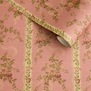 CAMPIONE - Chantilly Sonnet - Rococo Rose - Carta da parati vintage romantica Bridgerton con motivo floreale broccato jacquard e motivo arazzo rosa cipria