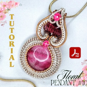 Peut inclure: Un pendentif artisanal avec une grosse pierre rose ronde au centre, sertie dans du fil d'argent et ornée d'accents de fil doré. Le pendentif a un design floral et est suspendu à une chaîne dorée. L'image comprend le texte "Tutorial" et "Floral Pendentif #10".