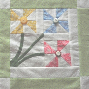 Block 8 - PINWHEEL POSY - Pieceful Garden Block of the Month