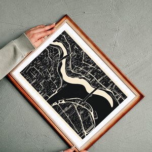 Minimalistischer Schwarz-Weiß Stadtplan | Urban Fluss Landschaft Kunstdruck | Moderne Architektur Wanddekoration | Vintage Stadtbild-Illustration