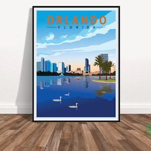 Może przedstawiać: Retro plakat podróżny przedstawiający panoramę Orlando na Florydzie. Plakat ma niebieskie tło z jeziorem na pierwszym planie i panoramą w tle. Tekst "ORLANDO - FLORIDA" jest w pomarańczowych literach na górze plakatu.