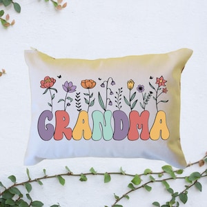 Personalized Floral Grandma Pillow, Custom Grandma Throw Pillow, Pregnancy Reveal Announcement, Gift from Grandkids, Gift for New Grandma