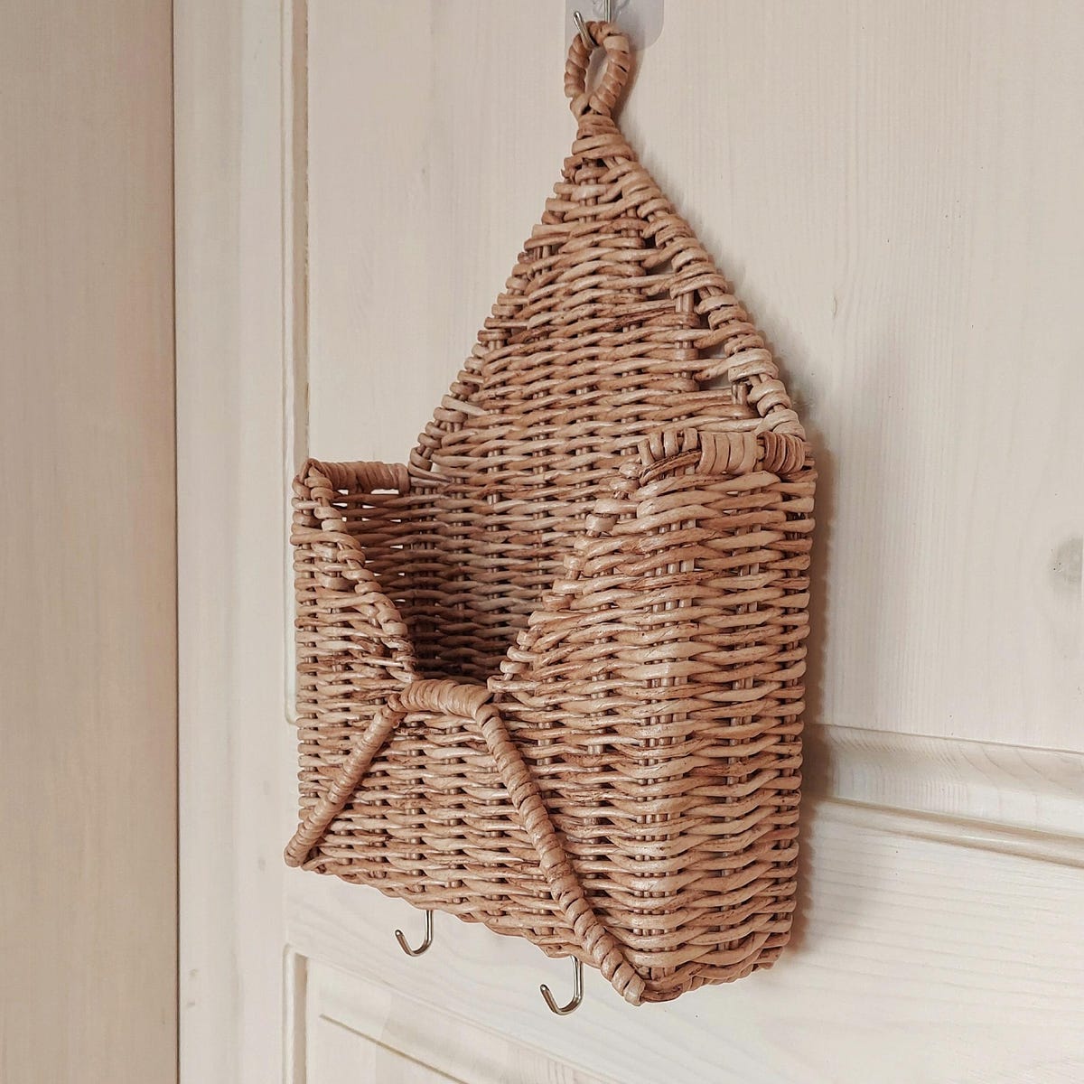 Key holder for wall. Mail holder. Wall hooks. Mail organizer. Wicker wall hanging decor