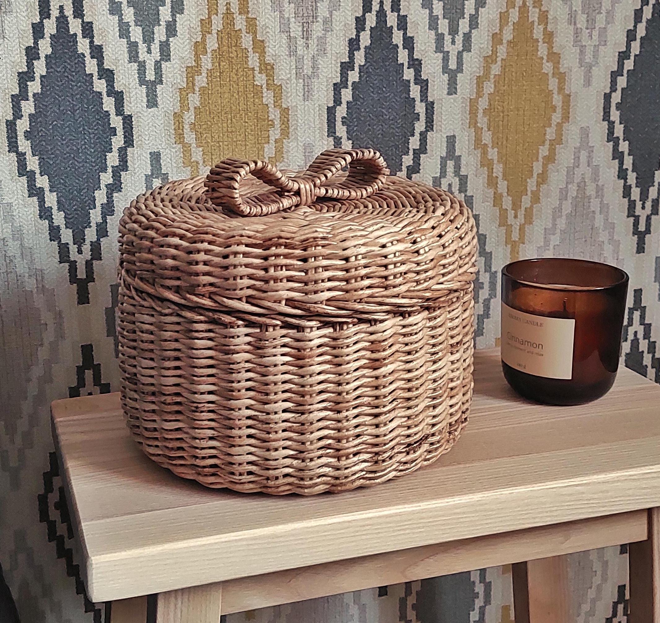 Round Storage Basket. Wicker Trinket Box With Lid. Decorative