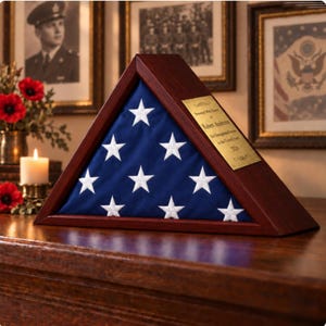 Vitrina personalizada para bandera de entierro, caja de exhibición grabada para veterano militar con placa, apta para banderas de 5x9.5 pulgadas, regalo conmemorativo de jubilación.