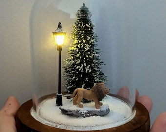 Narnia Aslan Lion Witch Wardrobe Handmade Miniature Terrarium Diorama Light up lamp - Cloche Glass Bell Jar - Nature Wildlife Gift Christmas