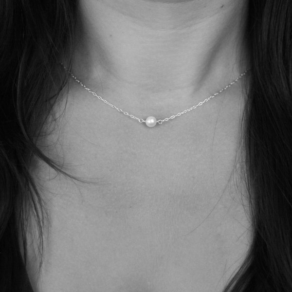 Sterling Silver Freshwater Pearl Necklace: Solitaire Pendant