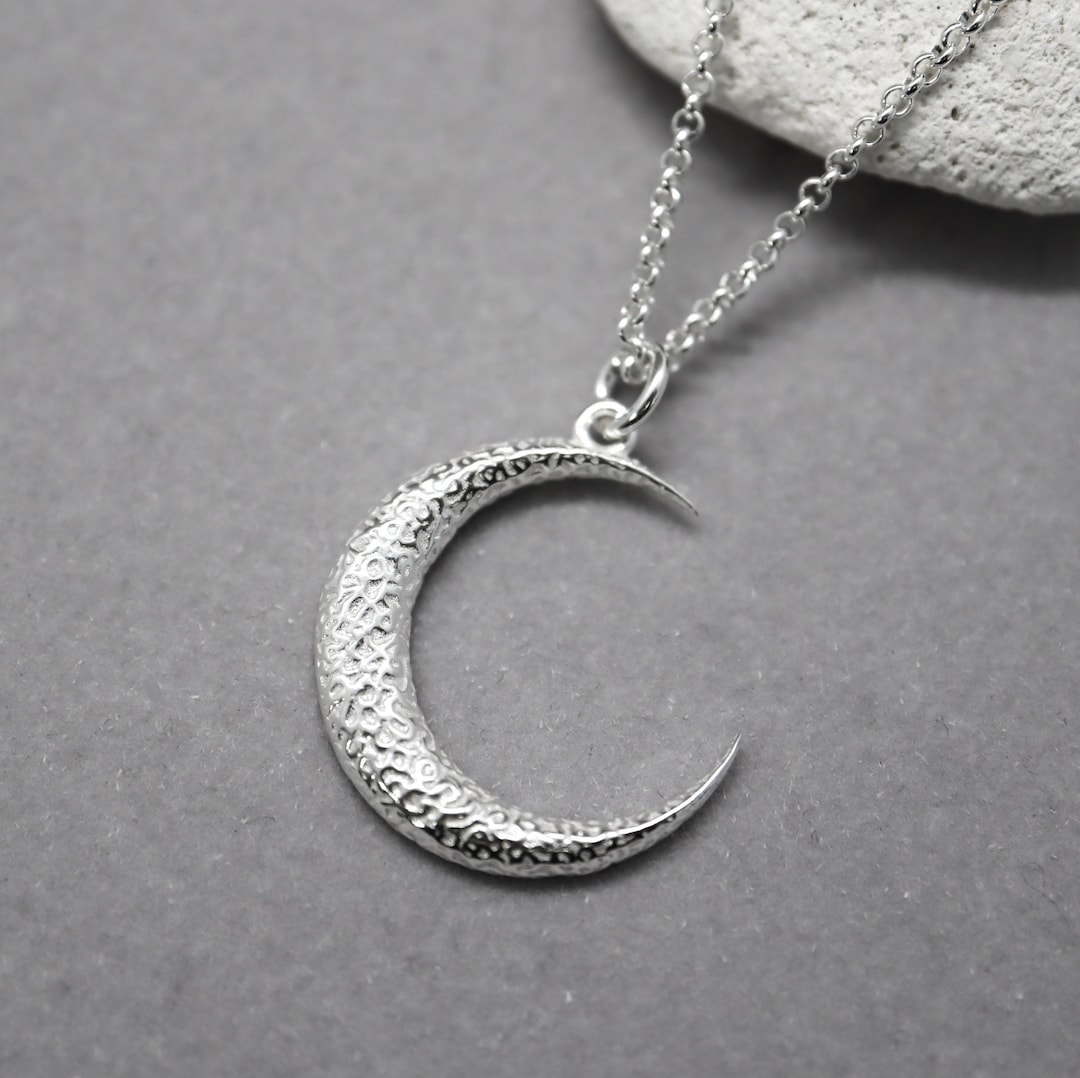 ネックレス・ペンダント LOVE ME MONSTER 2 SET Silk Scarf Moon Necklace L193MST070 Mini Plain Gold Moon Pendant Necklace | Sarah Elise Jewelry