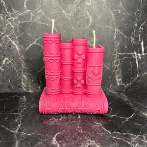 Book Candle – Handmade Book Candle – Gift for Readers & Book Lovers – Aesthetic Home Decor – Bookish Candle – Literary Gift Himbeer-Rot