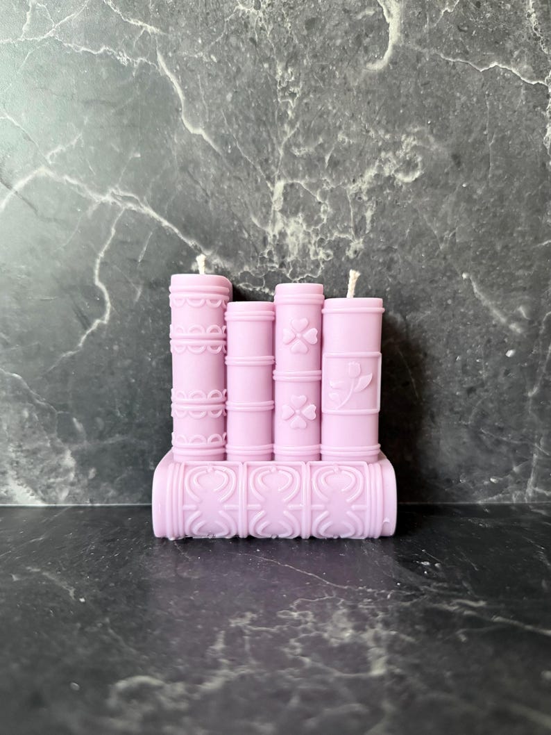 Book Candle – Handmade Book Candle – Gift for Readers & Book Lovers – Aesthetic Home Decor – Bookish Candle – Literary Gift Cassis-Violett