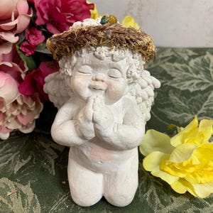 Vintage Dreamsicles Cherub Angel kneeling with praying hands - 1993 Cast Art Cherub - Kristin Haynes cherub Angel praying