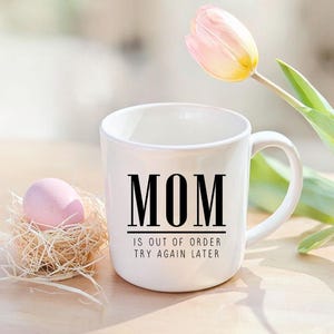 La mamma è fuori servizio, riprova più tardi • Citazione divertente sulla mamma / Download digitale in formato PNG nero per tazze, palloncini, scatole per lavoretti, etichette, quaderni e altro ancora
