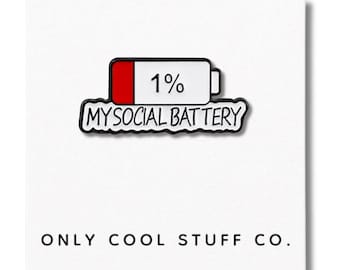 Redigerbar social batteri emaljnål | Relaterbart tillbehör för introverta och lugna stunder