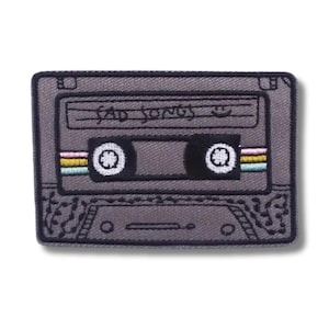 Sad Songs gemengde tape geborduurde opstrijkpatch, patch, patches voor jassen, patches voor tassen, patch voor hoeden, patches, retro-patch