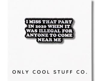 Spilla smaltata "Mi manca il 2020" / Divertente accessorio introverso per persone socialmente esauste