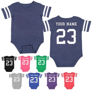 Body de bebé de algodón personalizado con camiseta de fútbol, nombre y número (solo la espalda). Regalo para bebé, regalo deportivo, ideal para el día del partido.