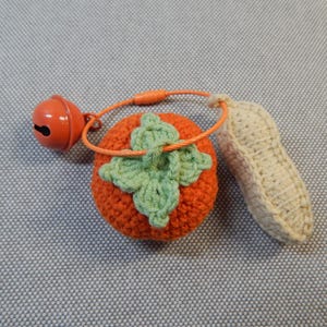 pendentif au crochet, fait main, tomate et cacahuète, porte-clés, pendentif cartable, cadeau pour enfants, cadeau pour amis