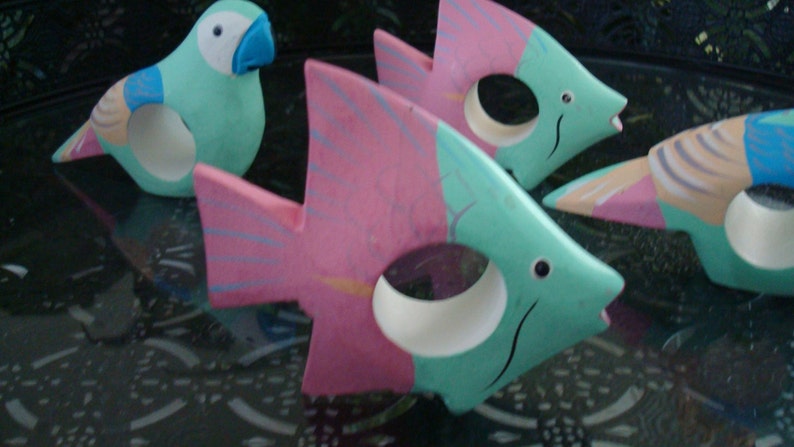 Set of 4 Vintage Napkin Rings 1970s Parrot Hand Painted Tropical Fish Wood Pastel Napkin Rings Vintage Beach Decor Napkin Rings Fish