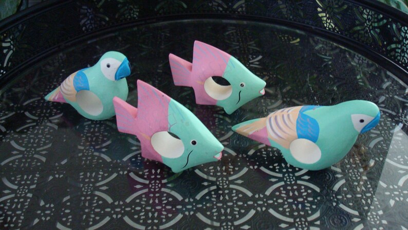 Set of 4 Vintage Napkin Rings 1970s Parrot Hand Painted Tropical Fish Wood Pastel Napkin Rings Vintage Beach Decor Napkin Rings Fish