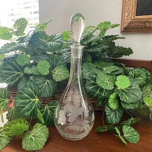 Nice Vintage Tall Wine Decanter Clear Glass, Etched, Grapes, Grape Leaves, Vines, Tuscan Style, Round, Weighted, Matching Stopper