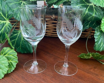 Pair of Two Double Wheat Etched Wine or Sherry Glasses, Clear Glass, Bell Shape, Wheat Pattern, Delicate, Flared, 1960s or 1970s, 4 oz