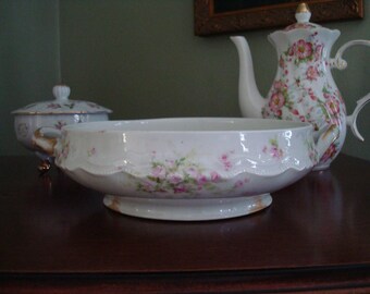 Antique Theodore Haviland Limoges Casserole Dish, Large Dish, Handled, Pink Roses, Pink and White, Fine Porcelain 1900s, Delicate, France