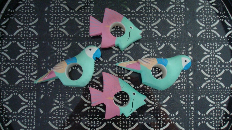 Set of 4 Vintage Napkin Rings 1970s Parrot Hand Painted Tropical Fish Wood Pastel Napkin Rings Vintage Beach Decor Napkin Rings Fish