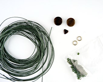 Kit verde para hacer un búho en micro macramé Tutorial DIY Ojos de cuentas de nuez de tagua