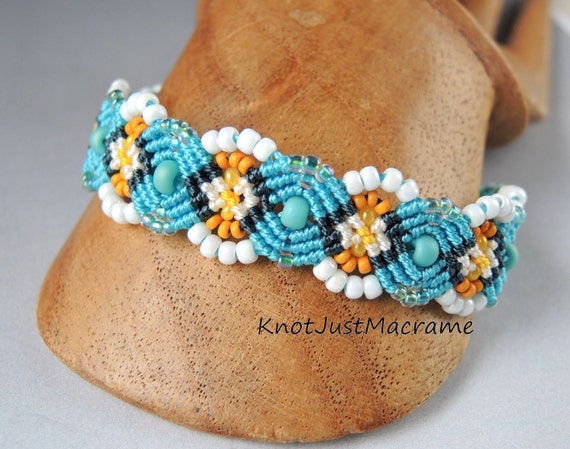 Daisy macrame bracelet online