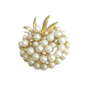 Pell Signed Faux Pearl and Clear Rhinestones Brooch Vintage