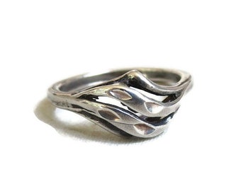 Modernist Sterling Silver Ring Vintage Openwork in a Size 5.75