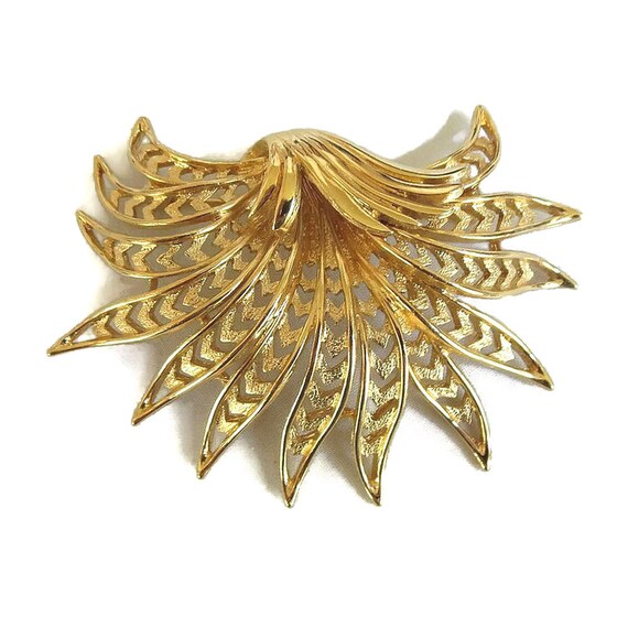MONET signed Openwork Swirl Leaf Brooch Vintage - image 4