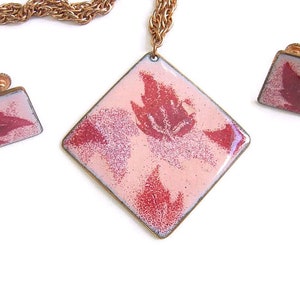 Vintage 1970s Red and Pink Copper Enameled Leaf Pendant Necklace and Earrings Demi Parure Set image 6