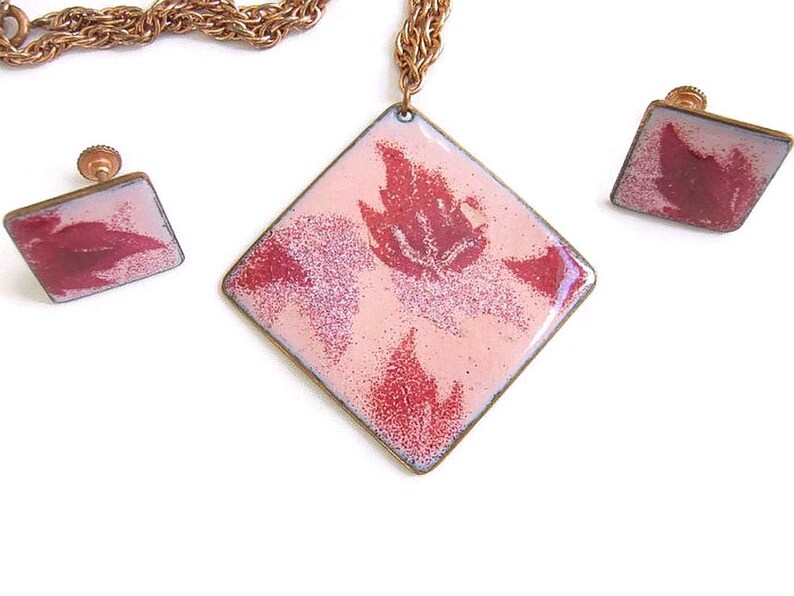 Vintage 1970s Red and Pink Copper Enameled Leaf Pendant Necklace and Earrings Demi Parure Set image 6