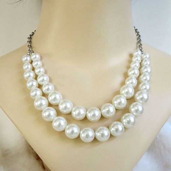 White Faux Pearl Beaded Necklace Vintage Bridal W… - image 1